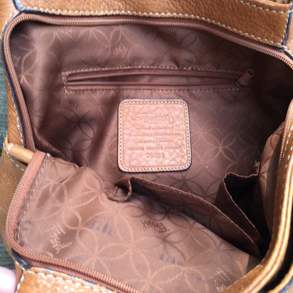Fossil Women’s Genuine Leather Shoulder Bag - Picture 4 of 8